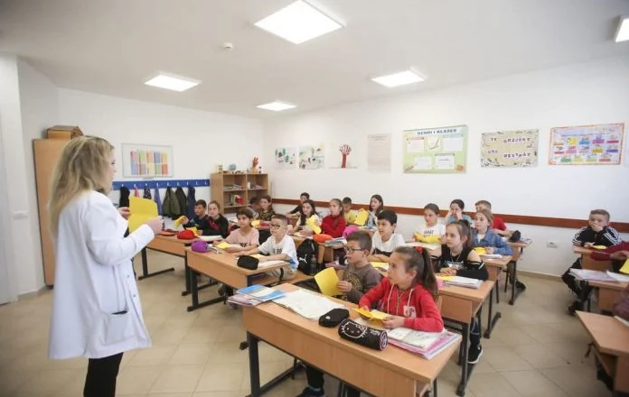 Rënie e fortë e nxënësve në arsimin 9-vjeçar, 3% më pak në 2024-2025