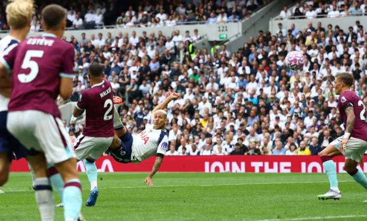 Richarlisoooooooooon ngre “peshë” stadiumin me këtë supergol (video)