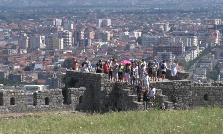 “Rozafa” më e vizituara! 100 mijë vizitorë në 6 muaj në muret e kalasë së famshme