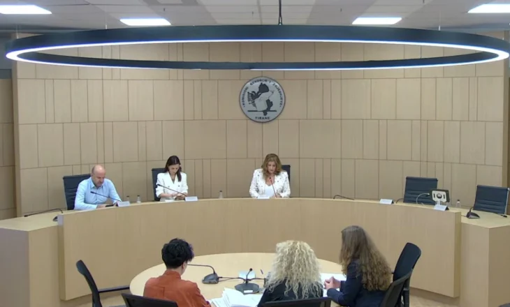 “Rregullatori” mbyllet në 5 tetor! Ende “mister” nëse Komisioni do të vijojë si pjesë e reformës së re zgjedhore