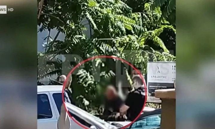 Rreth 30 orë i fshehur pranë shtëpisë, pamjet nga momenti i arrestimit të 40-vjeçarit shqiptar që vrau gruan e tij në Greqi