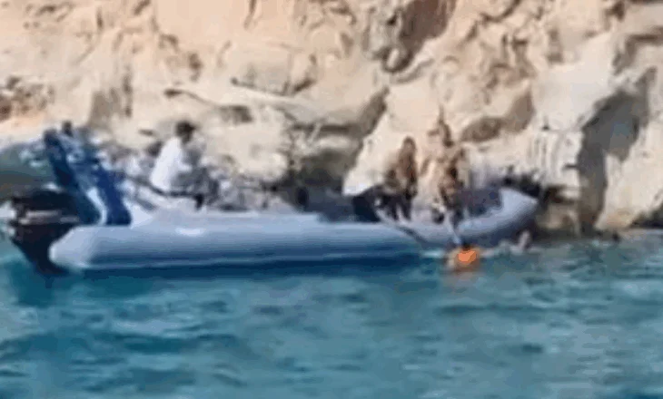 Rrezikonte të mbytej/ Shpëtohet turisti francez pranë Gjipesë në Himarë