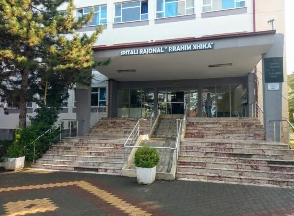 Rritet numri i virozave në spitalin rajonal të Peshkopisë, mjekët apel qytetarëve: Mos neglizhoni simptomat