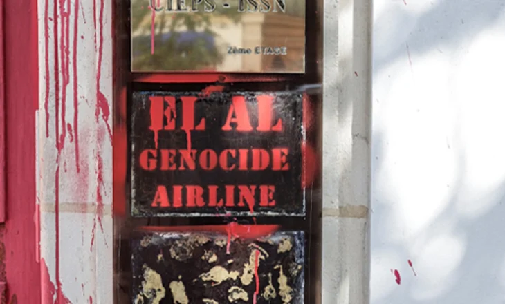 Selia e linjës ajrore El Al në Paris mbulohet me bojë të kuqe dhe grafite pro-palestineze, Izraeli dënon “aktin barbar”