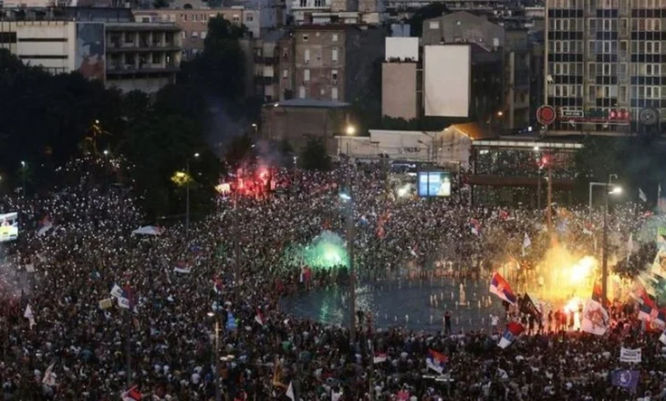 Serbi, regjimi po bie, por nuk dihet kur