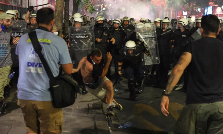 Serbia e ndarë: Vijë e hollë mes përplasjeve politike dhe dhunës