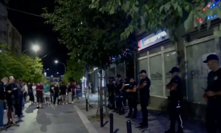 Sërish tensione në Novi Sad: Përleshje mes studentëve dhe policisë para Fakultetit të Filozofisë