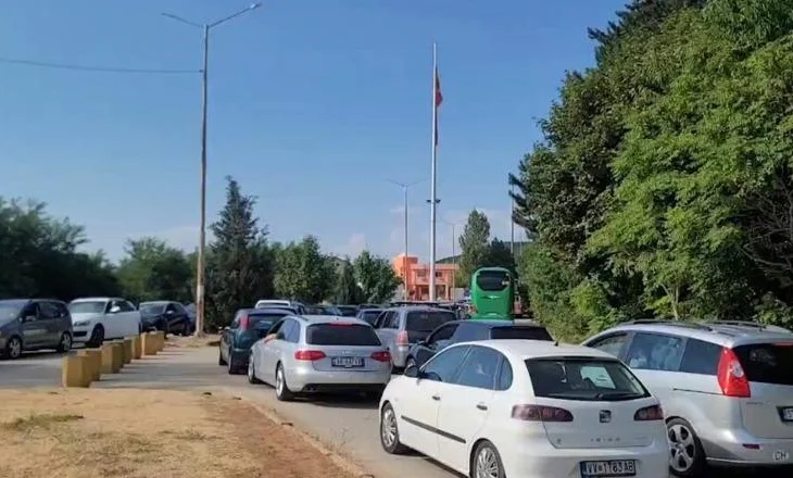Sezoni turistik/ Fluks qytetarësh në pikën e kalimit kufitar të Qafë-Thanës! Gjatë 24 orëve të fundit kanë hyrë 5311 persona