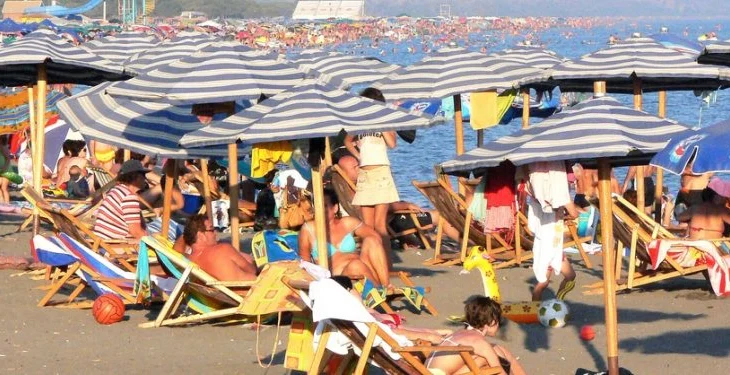 Sezoni turistik në Durrës, rezervime deri në fund të tetorit, mungojnë pushuesit nga Kosova