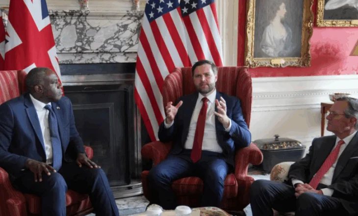 SHBA, BE dhe zyrtarë ukrainas takohen sot në Britani, para takimit Trump–Putin
