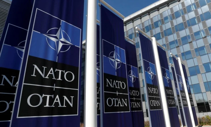 Shefat e NATO-s zhvillojnë “bisedë të hapur” rreth garancive të sigurisë për Ukrainën