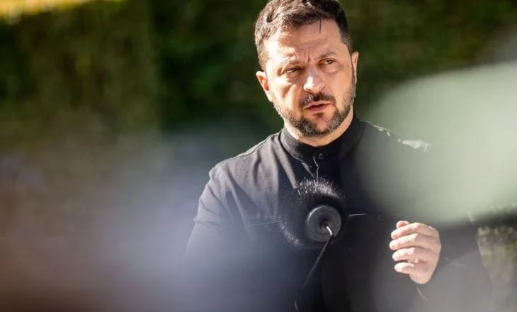 Shënohet dita e flamurit në Ukrainë, Zelensky: Nuk i dhurojmë tokat tona pushtuesit
