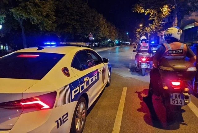 Shisnin lëndë narkotike të ndarë në doza në kryeqytet dhe Kamëz, arrestohen 5 të rinj