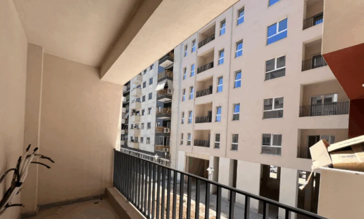 Shiti dy herë të njëjtin apartament, procedohet penalisht noterja në Tiranë