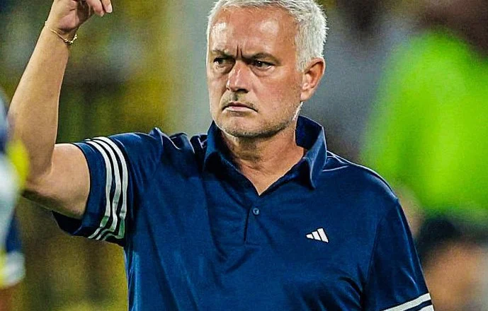 Shkarkimi/ Fenerbahçe i tregon derën Murinjos