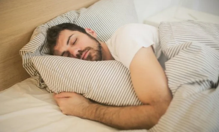 Shkenca e gjumit: Teknologjia që ‘pastron’ trurin gjatë natës