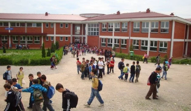 Shkolla nis më 8 Shtator, publikohen DATAT: Ja kur do të zhvillohen provimet e klasave të 9-ta dhe të maturës