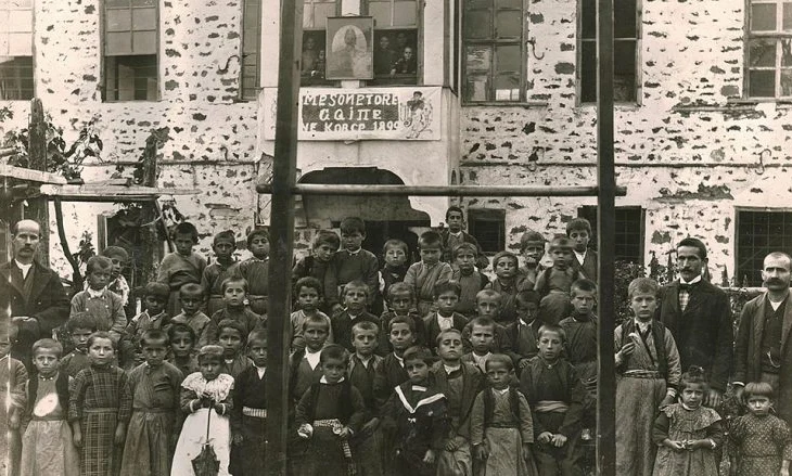 Shkolla shqipe u hap me lejen e Stambollit dhe me mbështetjen e zyrtarëve osmanë në Korçë