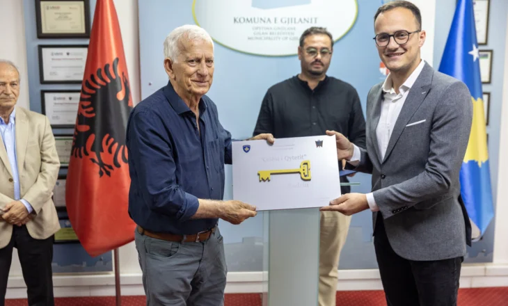 Shkrimtari Ibrahim Kadriu nderohet me “Çelësin e Qytetit” nga Komuna e Gjilanit