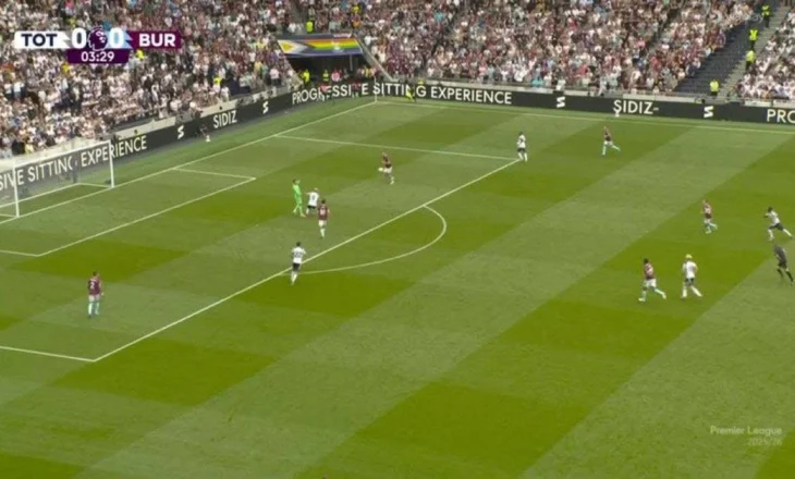 Shkruhet “historia” në ndeshjen e Premier League! Portieri mban topin më shumë se 8 sekonda, goditje këndi për kundërshtarin