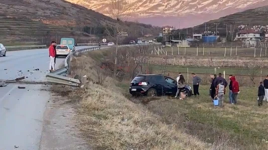 Shoferi humb kontrollin e makinës në rrugën Maliq-Moglicë, lëndohet së bashku me pasagjeren
