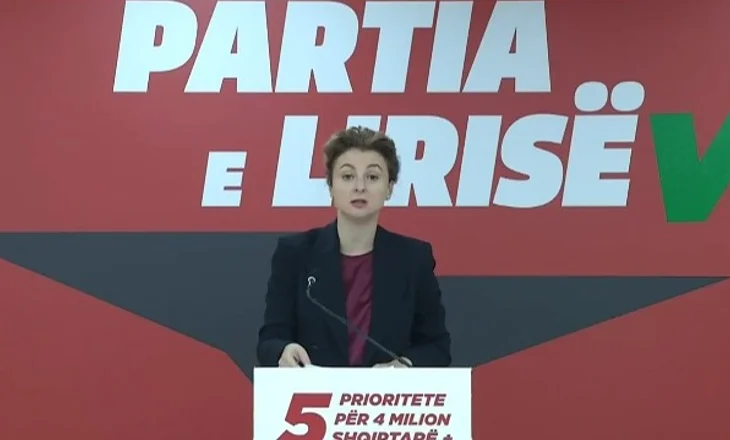 Shpërndarja e librave shkollorë, Xhixho: Propagandë e qeverisë