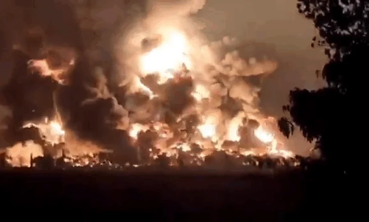 Shpërthen në flakë rafineria ruse, dronët ukrainas ndërmarrin sulmin e radhës