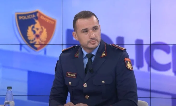 Shpëtoi 3 të aksidentuarit në Fier/ Drejtori Proda i akordon inspektorit certifikatën për shërbime të dalluara