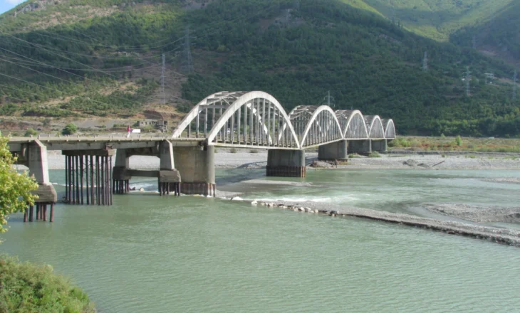 “Shpirti i bukur, si më le…”/ I biri dedikim prekës për peshkatarin që u mbyt në lumin Mat