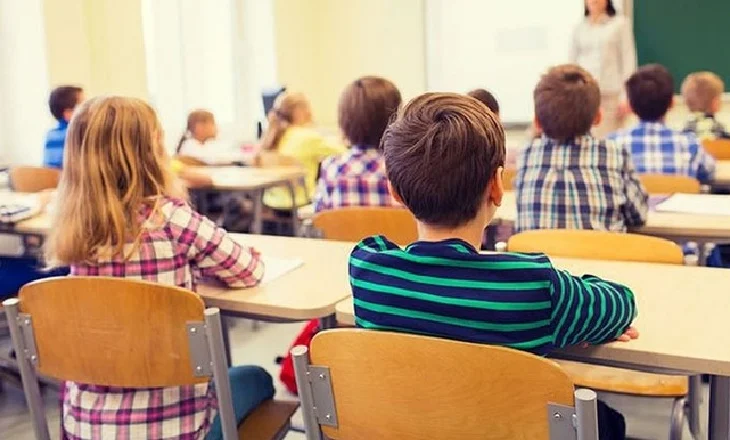Shqipëria po zbrazet, 11 mijë nxënës më pak nëpër shkolla