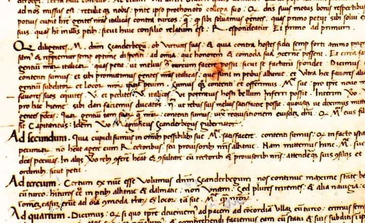 Si sot, më 4 tetor 1448, Gjergj Pelini, diplomat kosovar për qëllime strategjike, për të mos luftuar në dy fronte, pajtoi Skënderbeun me Republikën e Venedikut