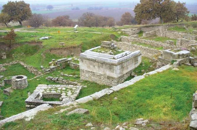 Si sot, në vitin 1184 para erës sonë, Troja u pushtua, u plaçkit dhe u dogj pabesisht!
