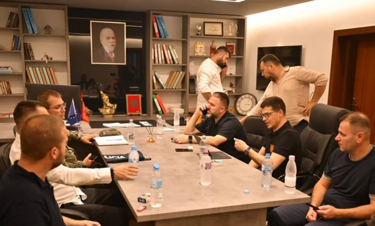 Situata me zjarret/ Ministri Vengu mbledhje me drejtuesit vendorë dhe të Ushtrisë