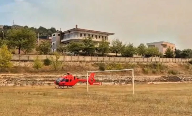 Situatë kritike! Helikopterët e emergjencave në stadiumin e Gramshit, në gatishmëri për të transportuar të plagosur