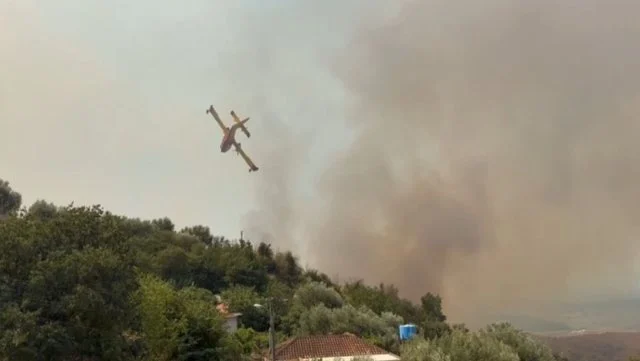 Situatë problematike nga zjarri në Finiq/ Flakët afrohen pranë banesave në Livinë, banorët braktisin shtëpitë