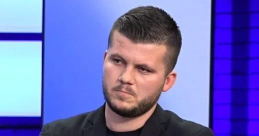 Situtata në PD? Gazetari Hoxha: Anëtarët e PD-së po punësohen në administratë