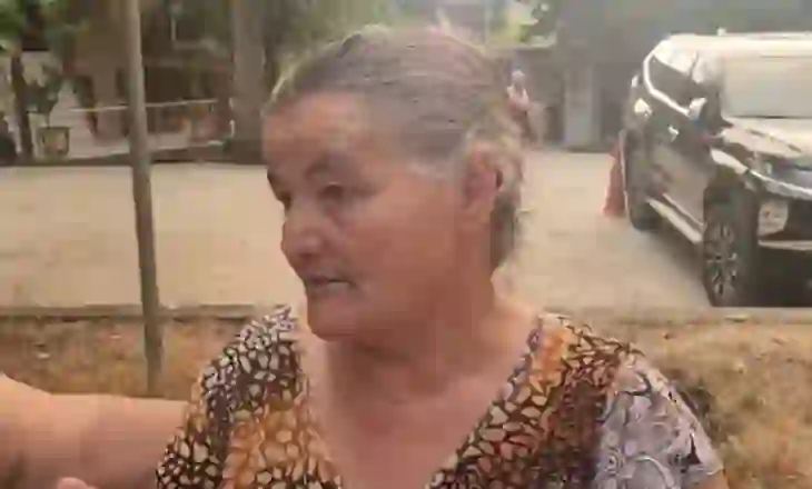 “S’ka mbetur më asnjë shtëpi”/ Flakët në Skënderbegas, banorja: Ikën të gjithë, vetëm një të moshuar nuk e kemi parë