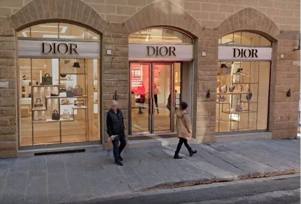 “Skifterat” bëjnë namin në një dyqan mode në qendër të Firenzes, grabitje me vlerë 200 mijë euro