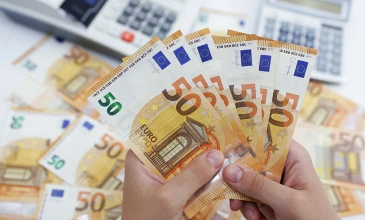 S’ndalet ‘fundosja’ e Euros, monedha europiane më afër se kurrë pranë kufirit të 97 lekëve