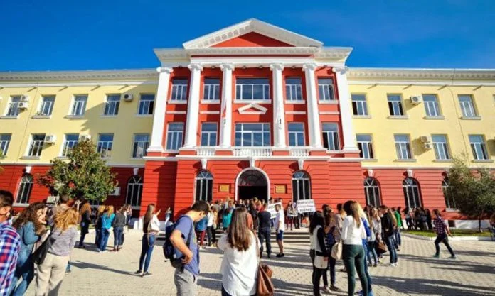 Sot mbyllet raundi i parë i aplikimeve në universitete