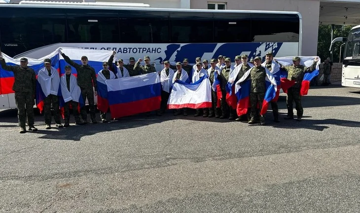 Sot samiti Trump-Putin, Kievi dhe Moska shkëmbejnë dhjetëra të burgosur lufte