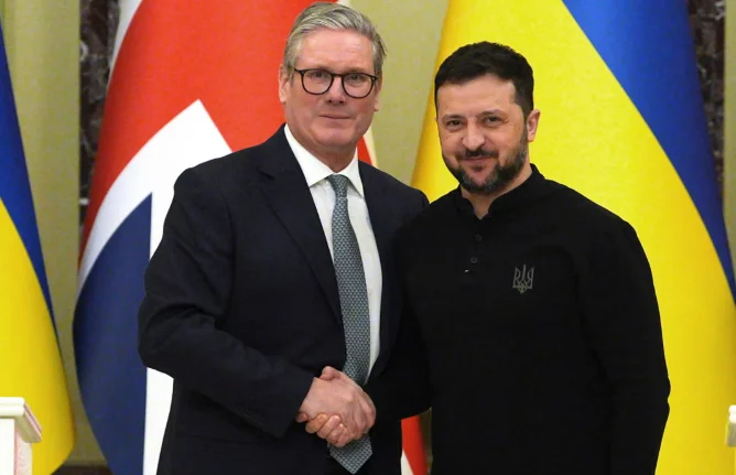 Starmer pret Zelenskin në Londër/ Takimi, para bisedimeve të pritshme Trump-Putin për Ukrainën