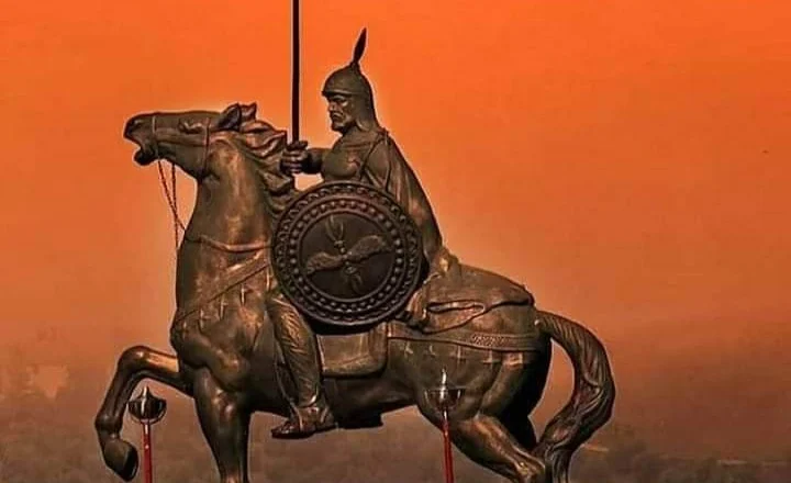 Statujë gjigande e Skënderbeut në Perugia
