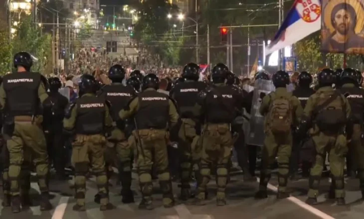 Studentët në bllokadë: Qeveria Vuçiç po përgatit një skenar të përshkallëzimit të dhunës në rrugë në ditët në vijim