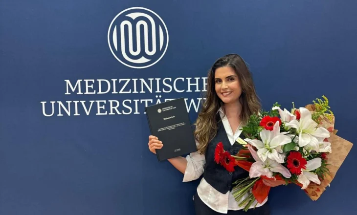 Studentja shqiptare Fiona Kabashi diplomon në Universitetin Mjekësor të Vjenës dhe kthehet si mjeke në spitalin ku lindi