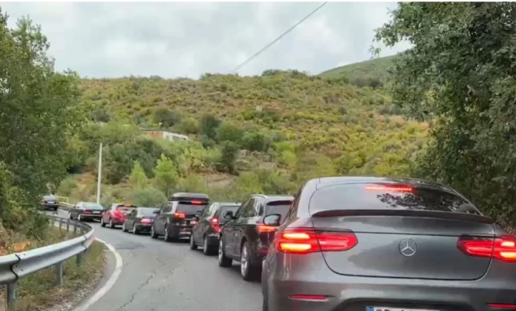 Stuhia prish pushimet/ Trafik i rënduar në rrugët Shkodër–Lezhë dhe Lezhë–Milot pas largimit të turistëve