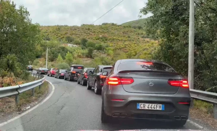 Stuhia ‘tremb’ pushuesit në Velipojë e Shëngjin, trafik i rënduar në aksin Shkodër–Lezhë dhe Lezhë–Milot