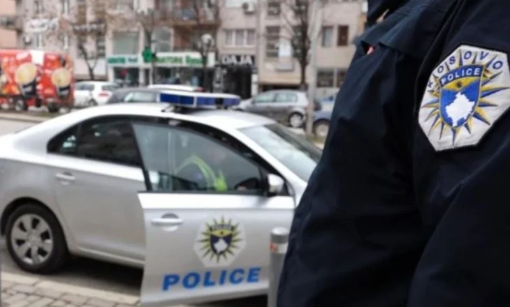 Sulmohen dy policë, njëri prej tyre arrin të arratiset