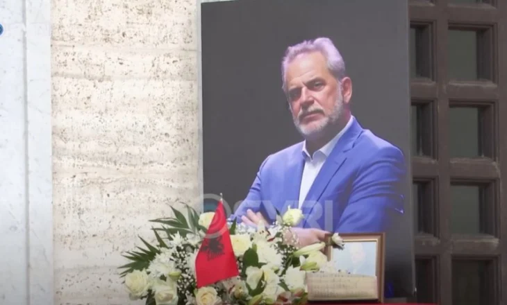 SYRI TV/ I jepet lamtumira e fundit Artur Zhejit, homazhet u zhvilluan në Universitetin e Arteve