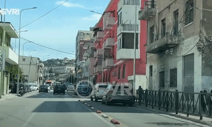 SYRI TV/ Vlorë, mungojnë korsitë e emergjencave, ambulancat ngelen gjithmonë në trafik